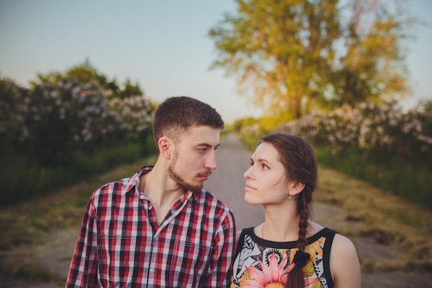 Jeune couple amoureux