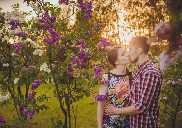 Jeune couple amoureux