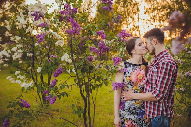 Jeune couple amoureux