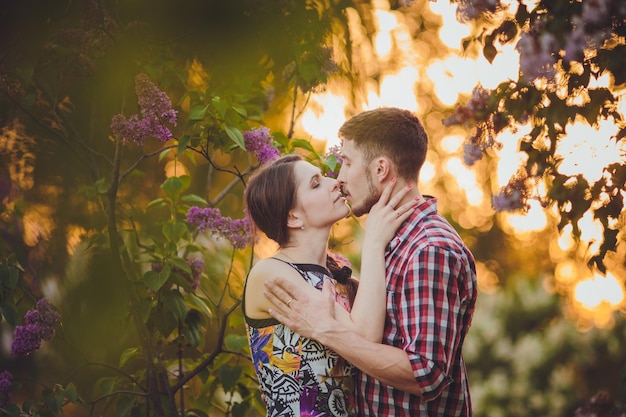 Jeune couple amoureux