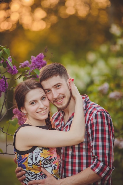 Jeune couple amoureux