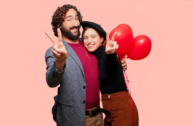 Jeune couple célébrant la Saint-Valentin. concept de l&#39;amour