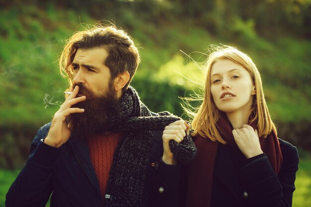 jeune couple, dans, parc automne