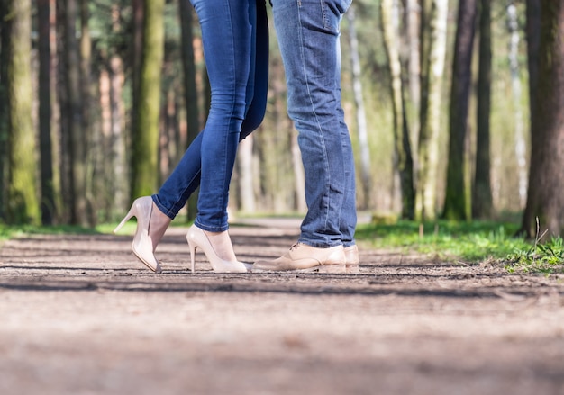 Jeune couple, dans parc