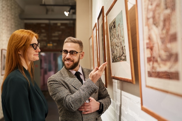 Photo jeune couple, à, galerie