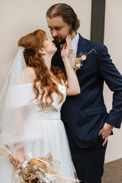 jeune couple, mariée marié, dans, a, robe blanche