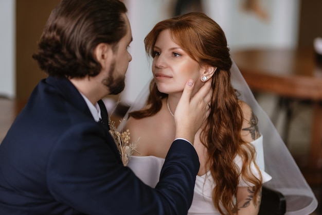 jeune couple, mariée marié, dans, a, robe blanche