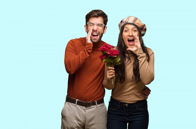 Jeune couple, saint valentin, crier, quelque chose, heureux, devant