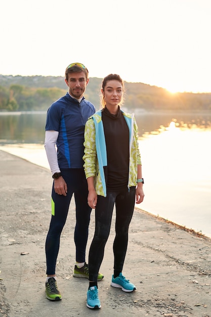 Jeune couple sportif