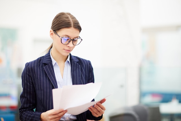 Jeune étudiant en commerce