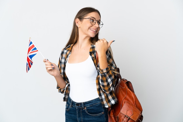 Jeune étudiant sur fond isolé