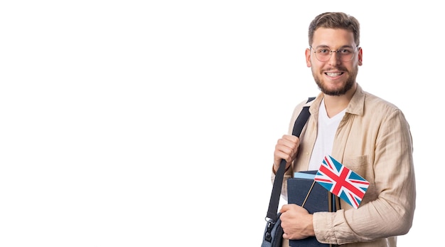 Jeune étudiant à lunettes tenant