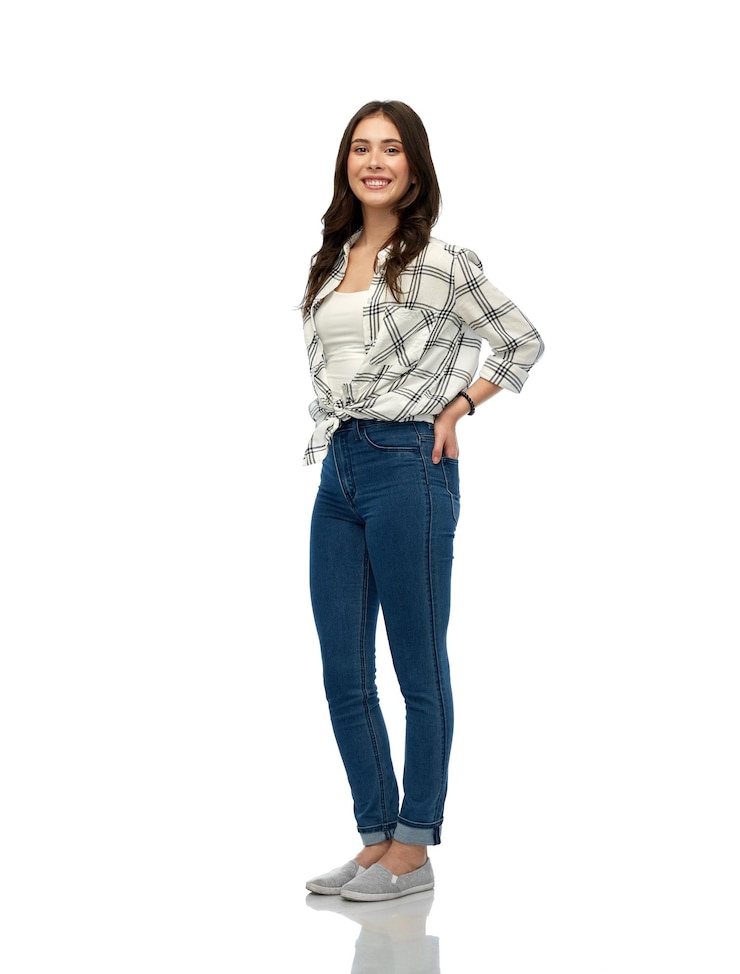 Photo jeune femme ou adolescente sur fond blanc