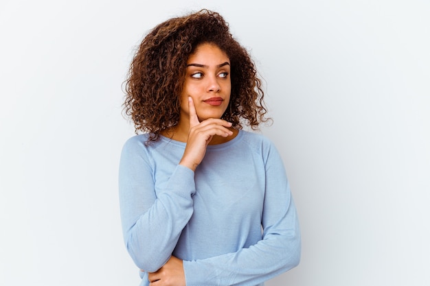 Jeune, femme américaine africaine, isolé