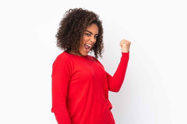 Photo jeune, femme américaine africaine, sur, mur, célébrer, a, victoire