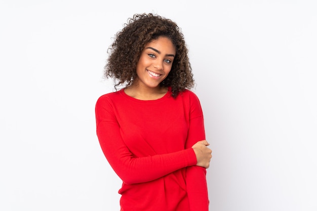 Jeune, femme américaine africaine, sur, mur, rire