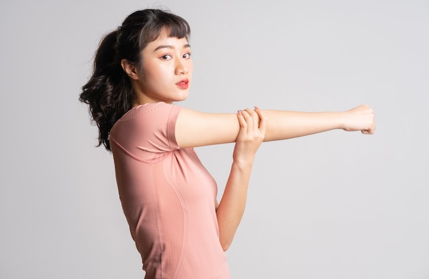 Jeune, femme asiatique, faire, exercice, blanc