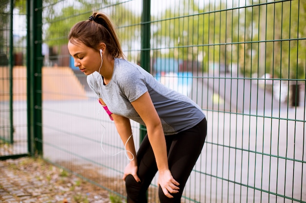 Jeune femme, avoir, exercice, dehors