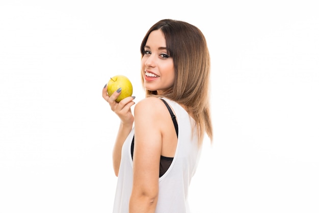 Jeune femme sur blanc isolé avec une pomme