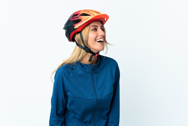Jeune femme blonde cycliste uruguayenne sur rire