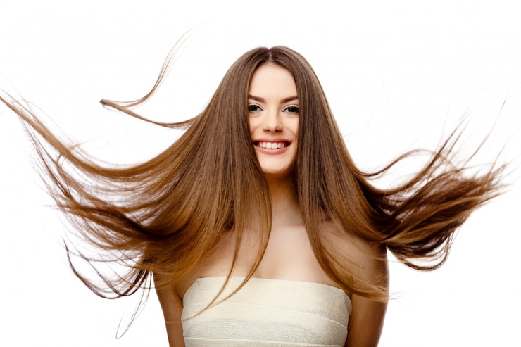 Photo jeune femme brune avec une belle peau propre