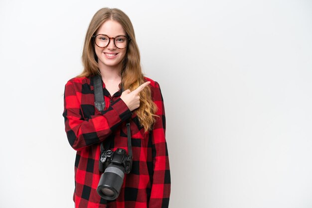 Jeune femme caucasienne sur fond isolé