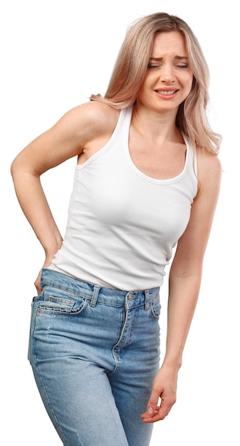 Jeune femme en chemise blanche souffrant de maux de dos isolé sur blanc