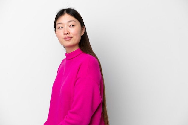 Jeune femme chinoise isolée sur fond blanc Portrait