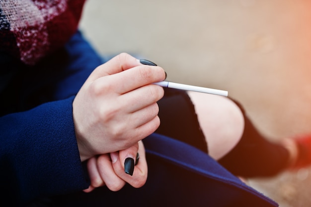 Jeune femme à cigarette