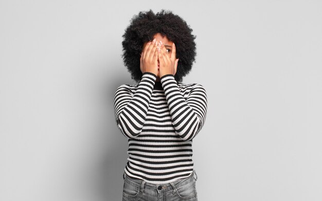 Jeune femme, à, coiffure afro