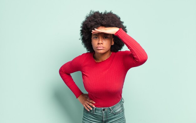 Jeune femme, à, coiffure afro