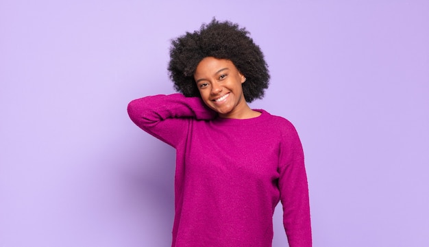 Jeune femme, à, coiffure afro