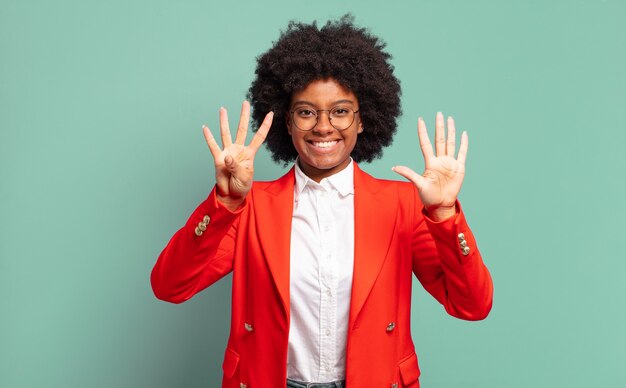 Jeune femme, à, coiffure afro