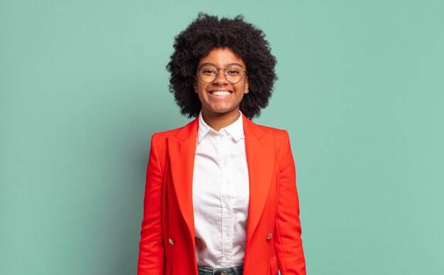 Jeune femme, à, coiffure afro