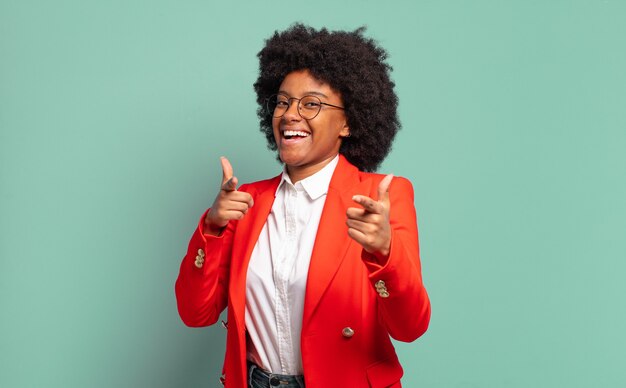 Jeune femme, à, coiffure afro