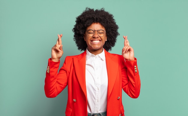 Jeune femme, à, coiffure afro