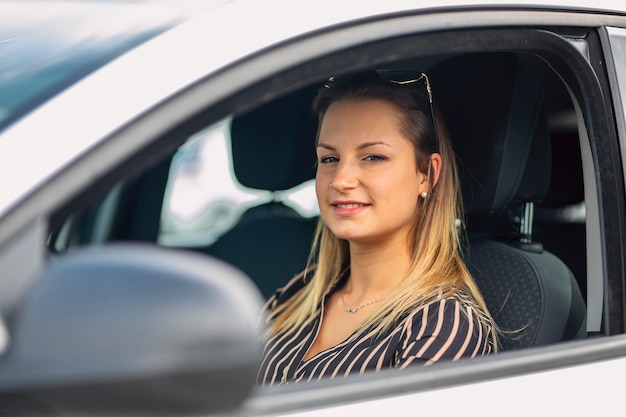 Jeune, femme, Conduite, voiture