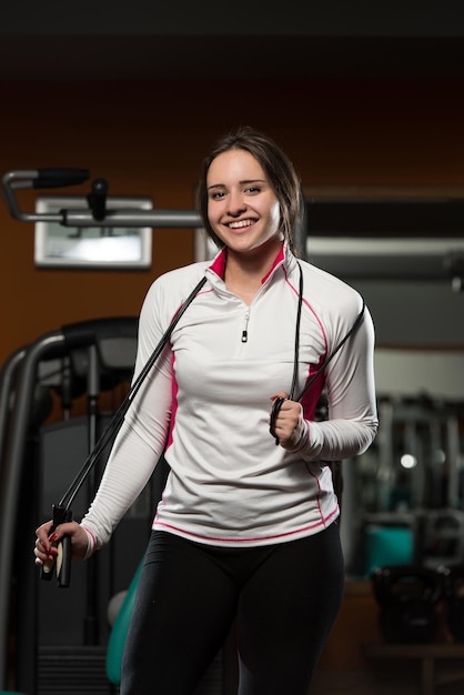 jeune femme, à, corde à sauter, cardio, temps