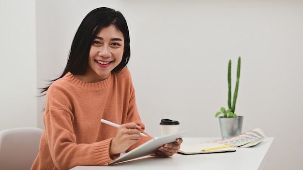 Jeune femme créative