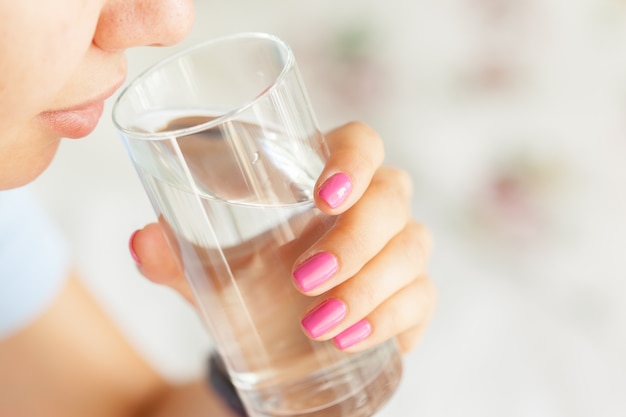 Jeune Femme, Eau Potable