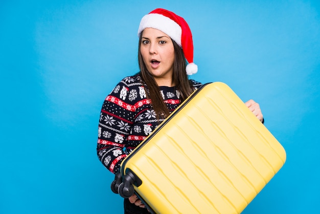 Jeune femme fête le jour de Noël