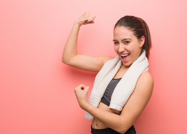 Jeune femme fitness qui ne se rend pas