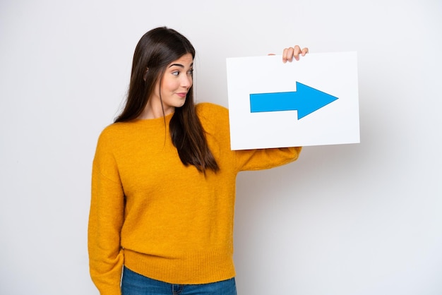 Jeune femme sur fond isolé