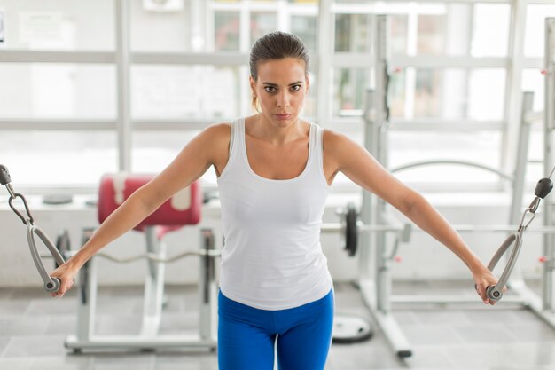 Jeune femme, formation, gymnase