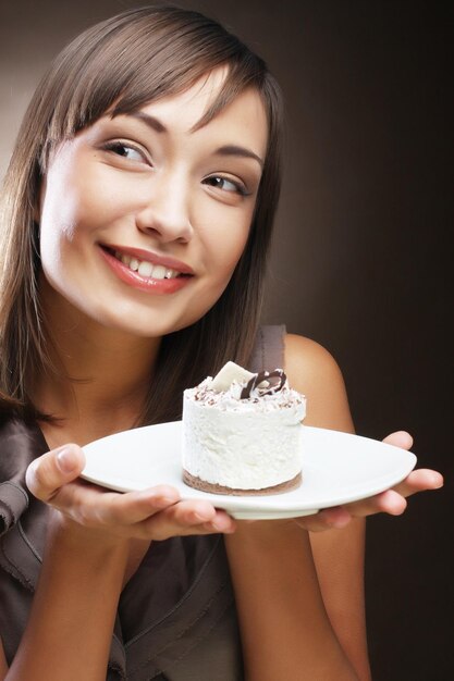 Jeune, femme, gâteau