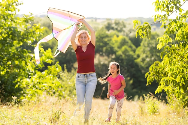 jeune femme, et, girl, voler cerf-volant