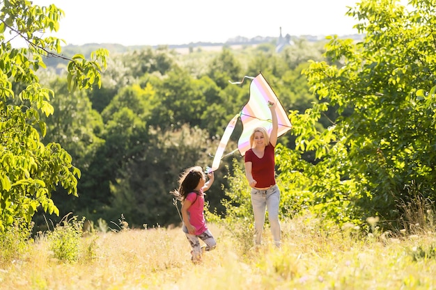 jeune femme, et, girl, voler cerf-volant