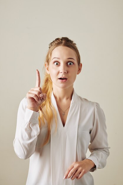 Jeune femme a une idée