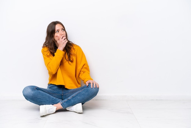 Jeune, femme, isolé, fond