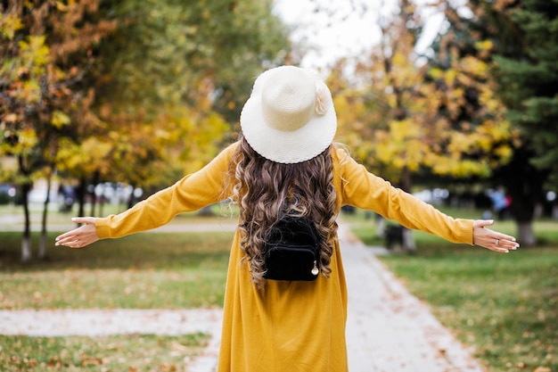 Jeune, femme, jardin